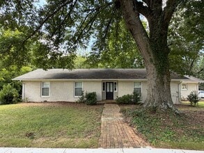 Building Photo - 608 Margaret Dr