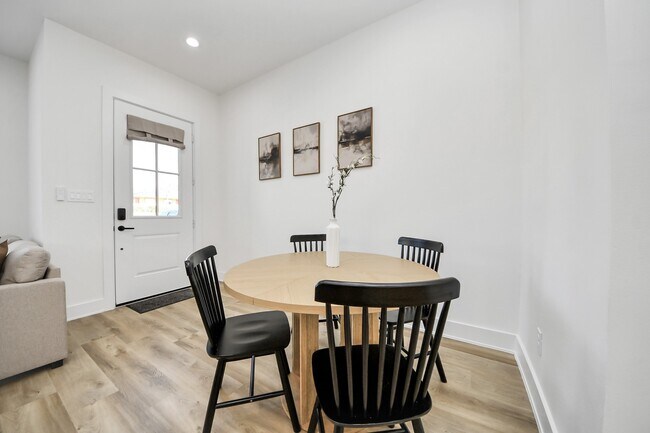 Building Photo - 3907 Maggie St