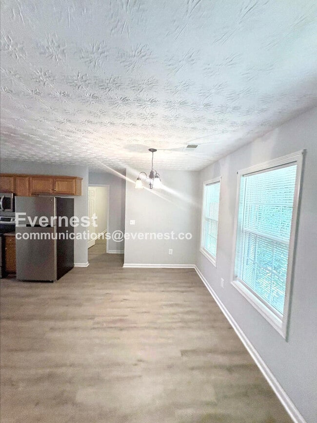 Building Photo - 926 Creekside Way