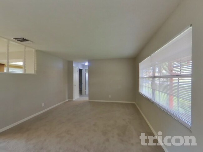Foto del edificio - 1484 Bloomingdale Rd