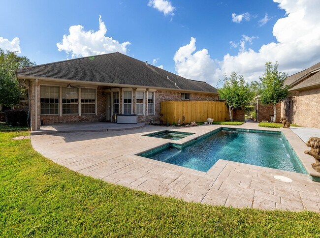Foto del edificio - 2435 Thorndon Park Ct