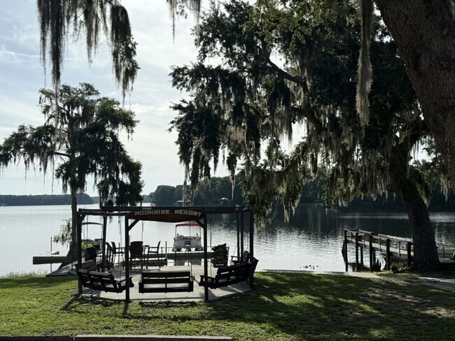 Building Photo - 8801 E Moonrise Ln