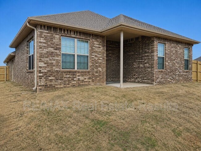 Building Photo - 511 Melrose Pl