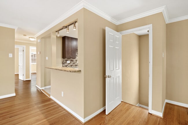 Building Photo - 7038 Dartmouth Ave