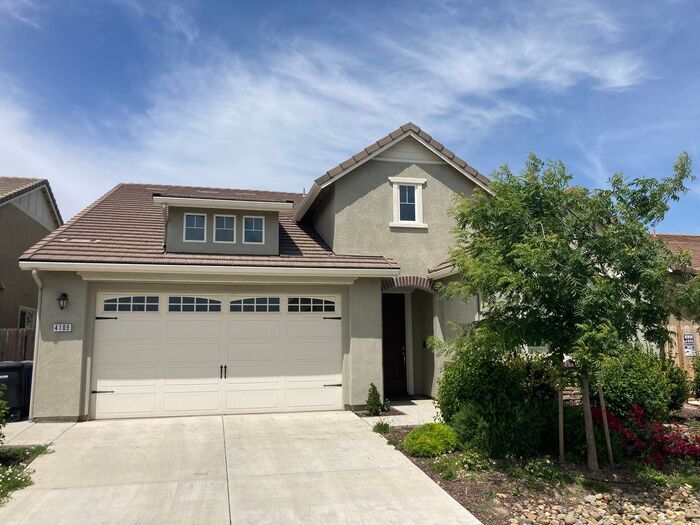 Foto principal - Modesto 4 Bedroom 3 Bathroom in the Rose V...