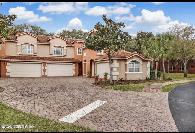 Foto del edificio - 156 Hidden Palms Ln