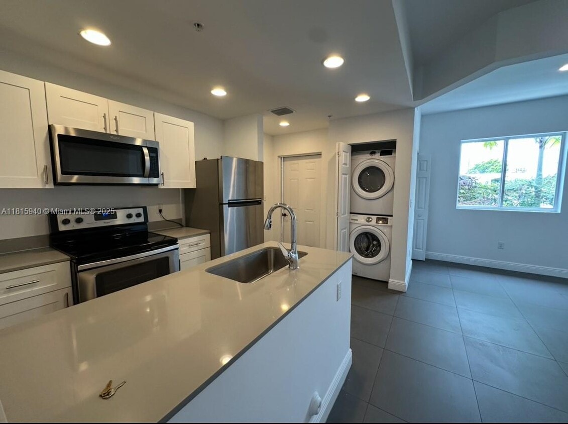 Primary Photo - 346 NW 35th St