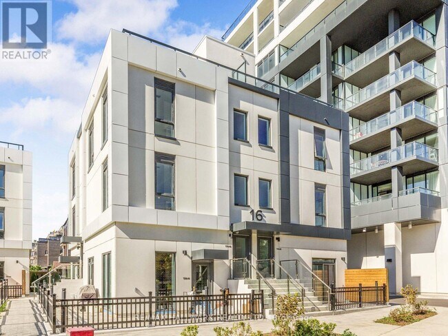 Building Photo - 16 Greenbriar Rd