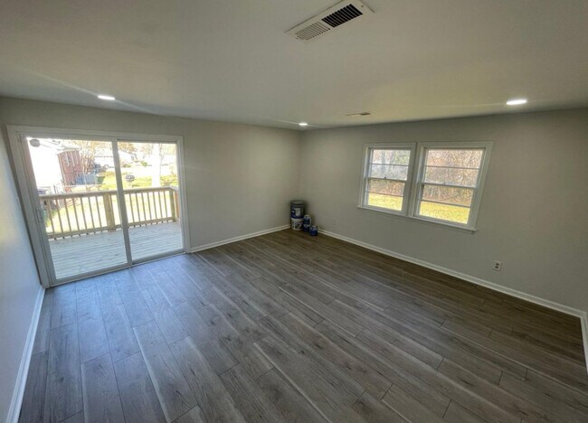Building Photo - 1514 Glenridge Rd