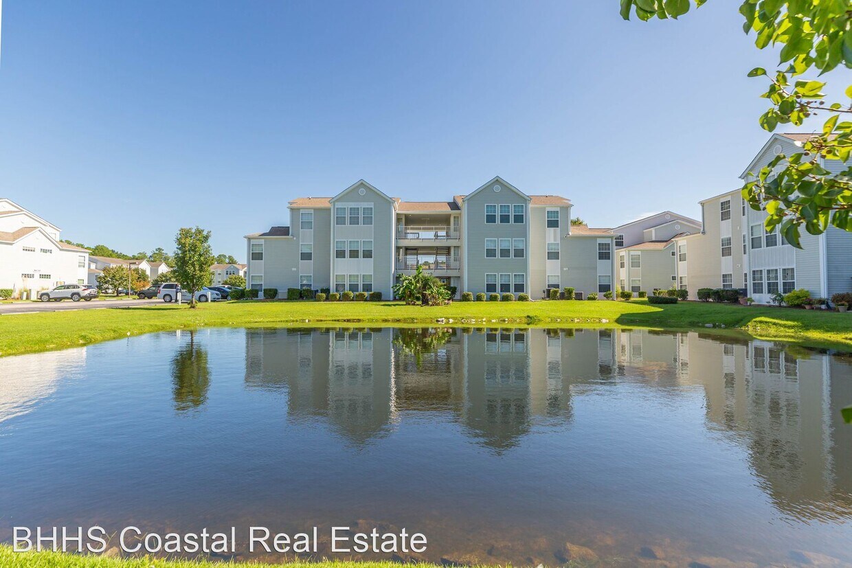 8649 South Bridge Dr, Surfside Beach, SC 29575 House Rental in