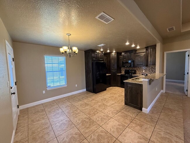 Foto del edificio - 3 Bed Brick Home! Large Backyard!