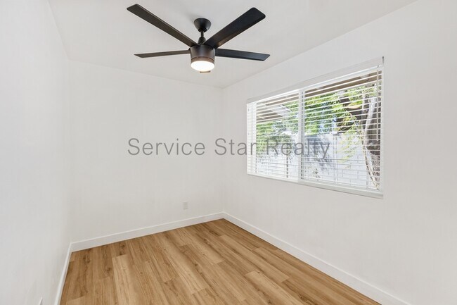 Building Photo - 4142 N 9th Ave