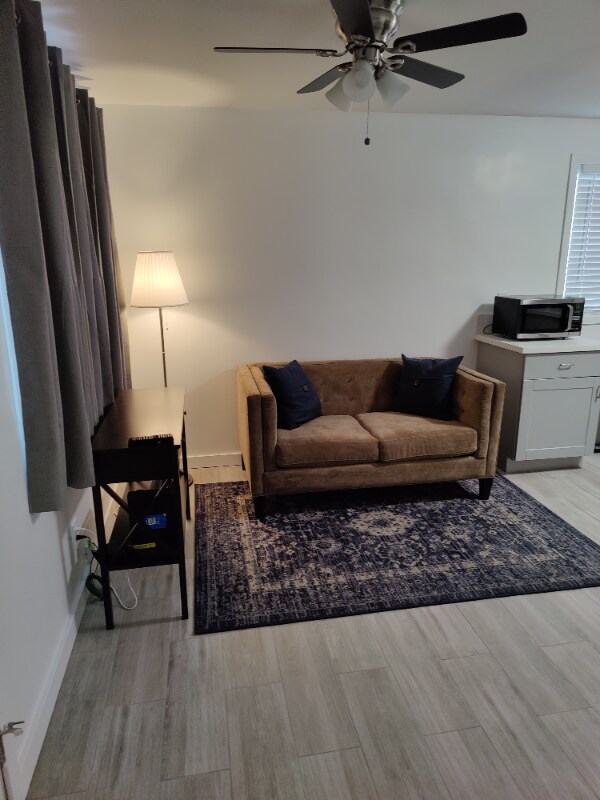 Foto del edificio - 2321 Hillcrest Dr