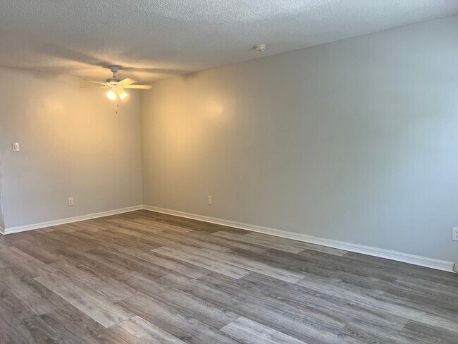 Foto del edificio - 3323 N Westmoreland Dr