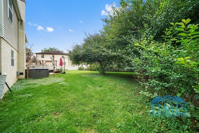 Building Photo - 256 Park Dr