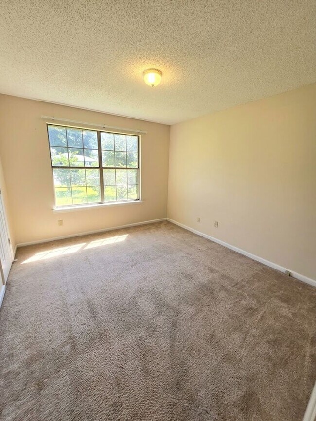 Building Photo - 1488 Flo Zechman Dr