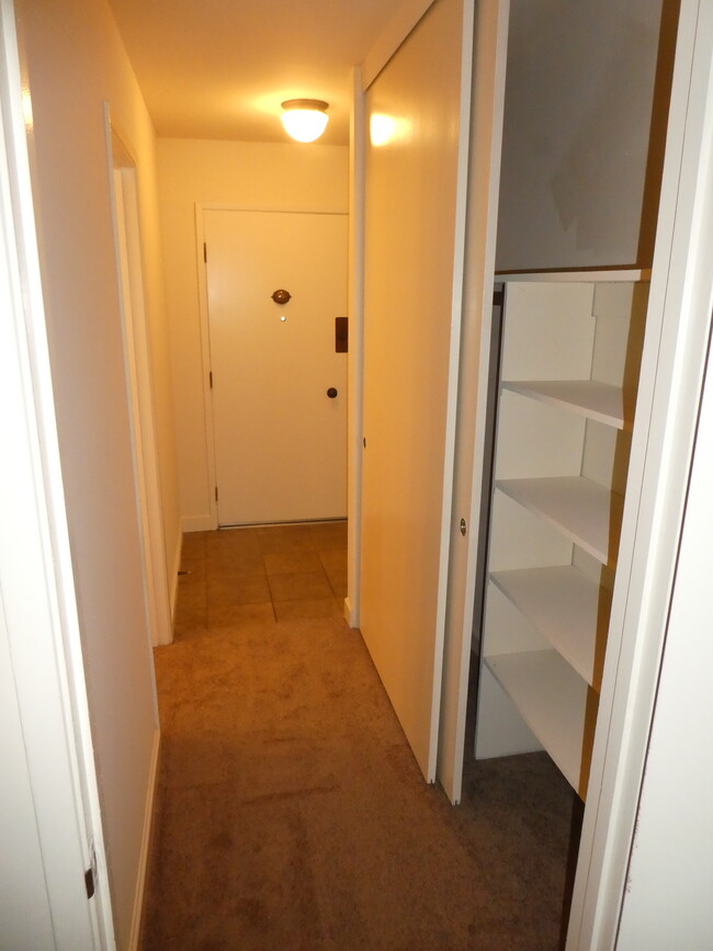 Hallway / closet - 1730 Lacassie Ave