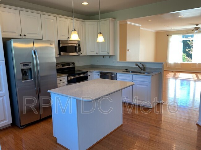 Building Photo - 430 Ava Way NE