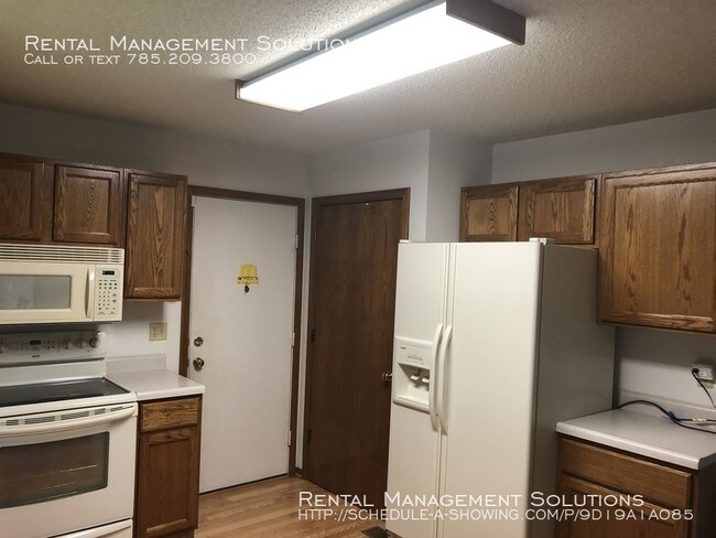Building Photo - 2530 SW Ancaster Rd- 3 BED/2 BATH