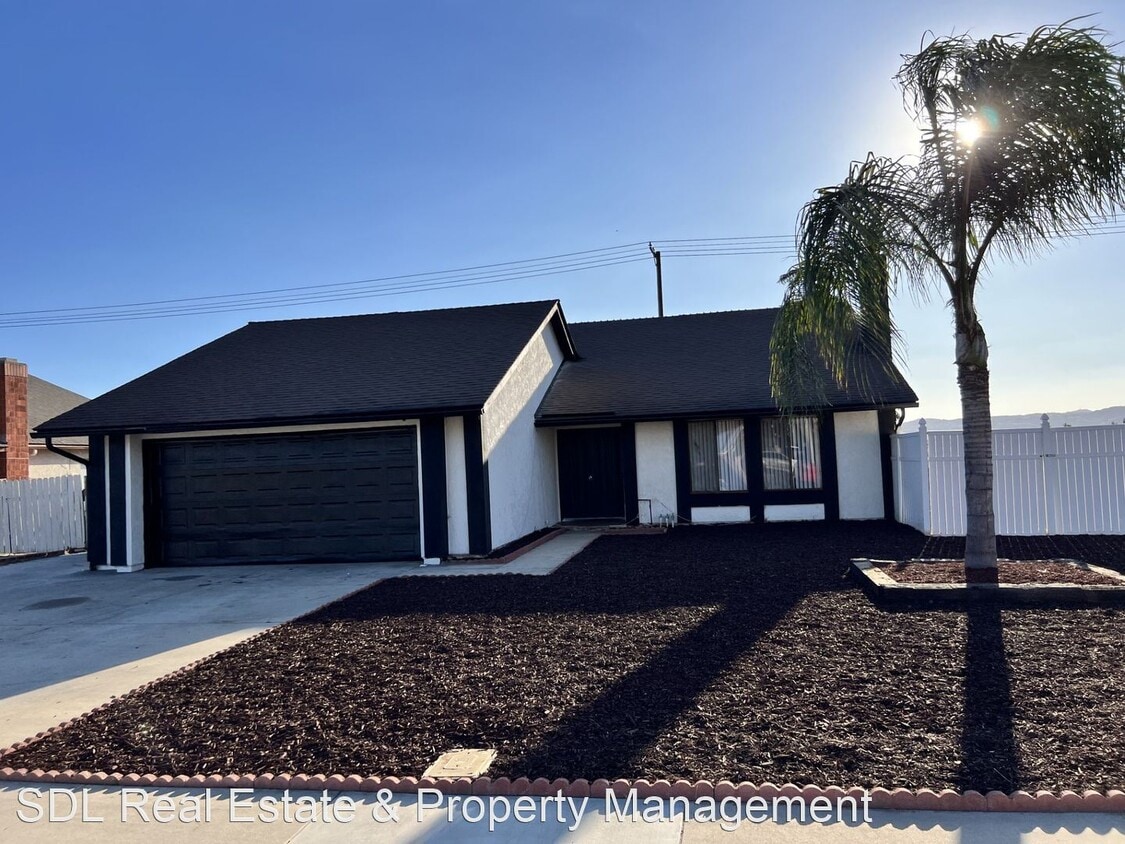 Foto principal - 3 br, 2 bath House - 401 Carmel