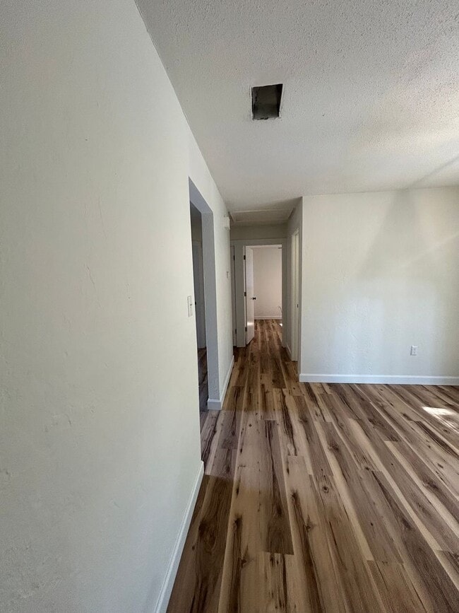 Foto del edificio - Available now!