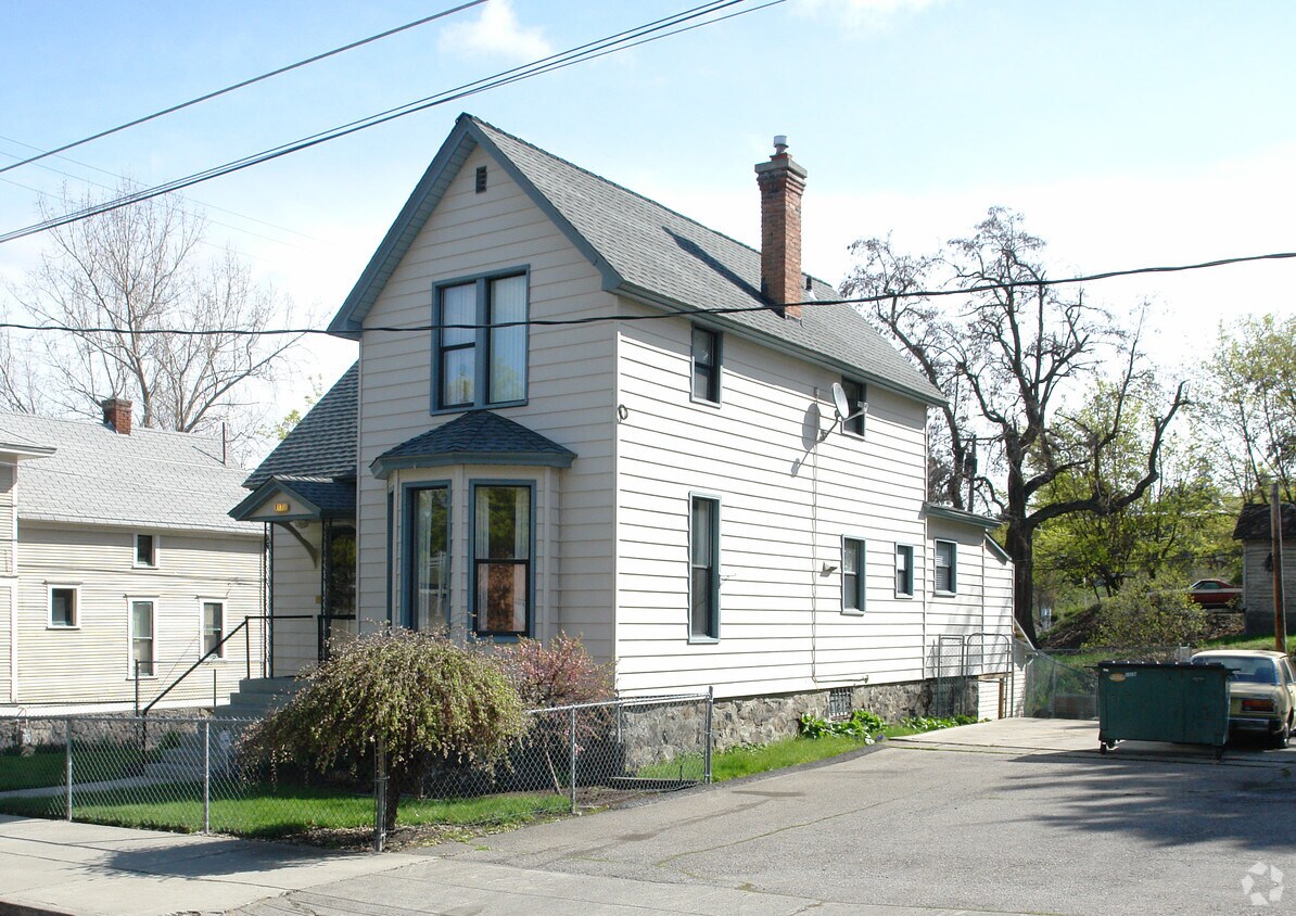 Primary Photo - 517 S Maple St