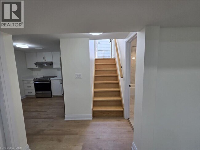 Photo du bâtiment - 12 Ferndale Ave