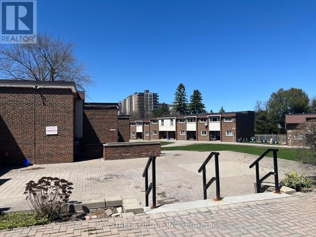 Building Photo - 67 Godstone Rd