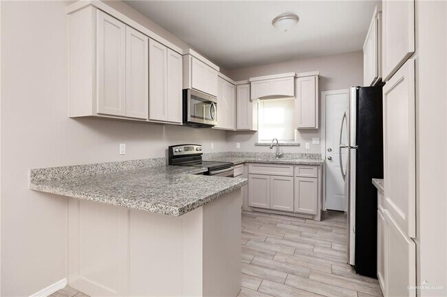 Building Photo - 14 West Dr