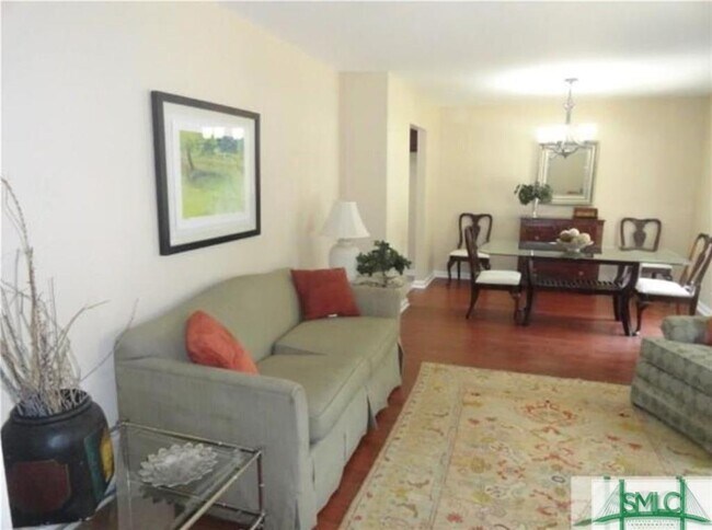 Foto del edificio - 810 Jamestowne Rd