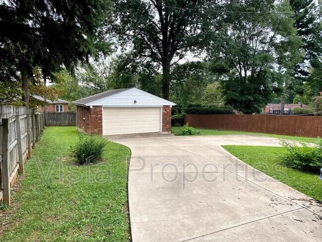 Building Photo - 9822 Boxford Way