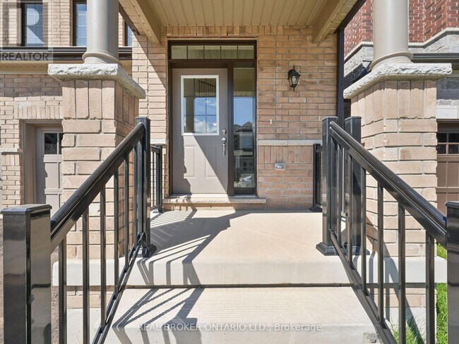 Building Photo - 1555 Severn Dr