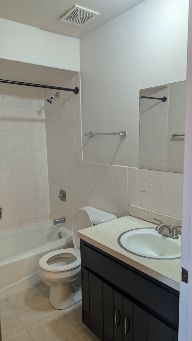 Bathroom - 13050 S Marquette Ave