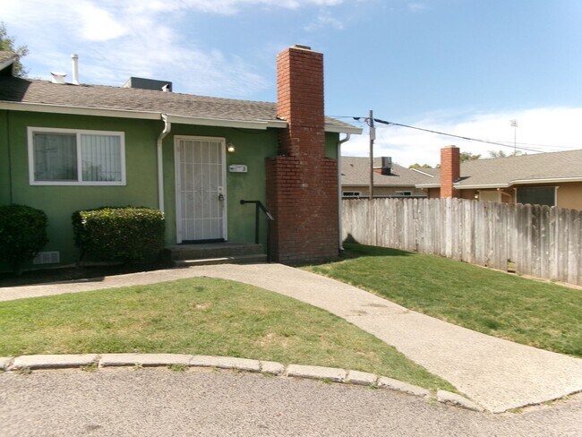 Foto del edificio - 570 Gilbert Ave