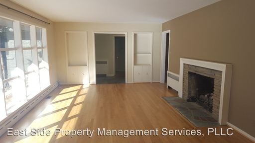 Building Photo - 301 Manor Rd