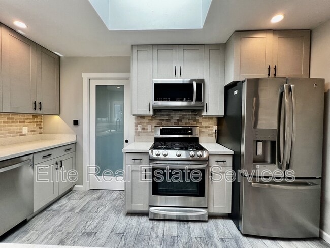 Foto del edificio - 1012 Barrett Ave