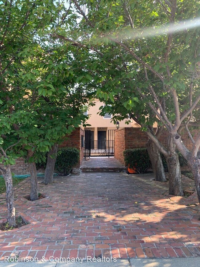 Building Photo - 3 br, 2.5 bath House - 1000 Arbor Road #4