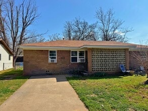 Building Photo - 104 Ave G