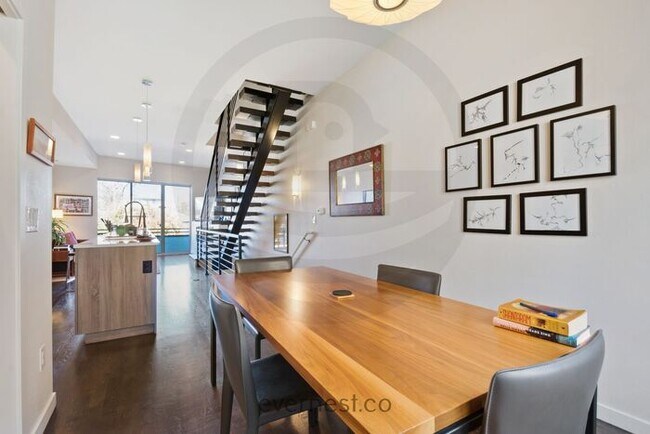 Foto del edificio - Beautiful Two Bedroom Townhome in Denver -...