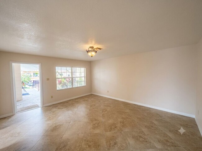 Foto del edificio - 1102 Elmwood St