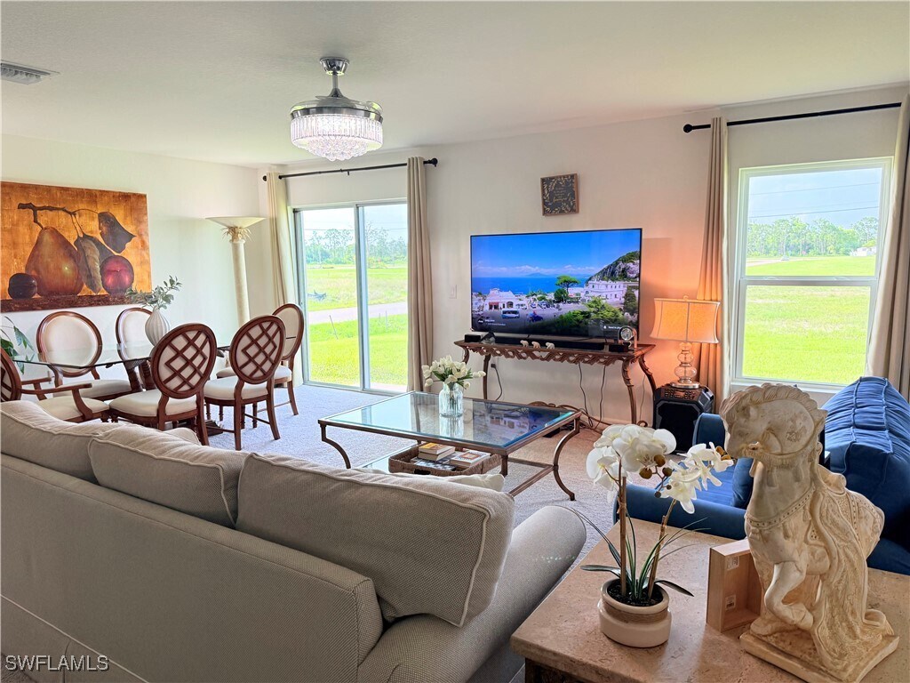 Foto principal - 726 NW Douglas Cir