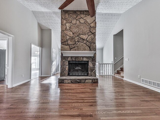 Building Photo - 2189 Chartwell Dr