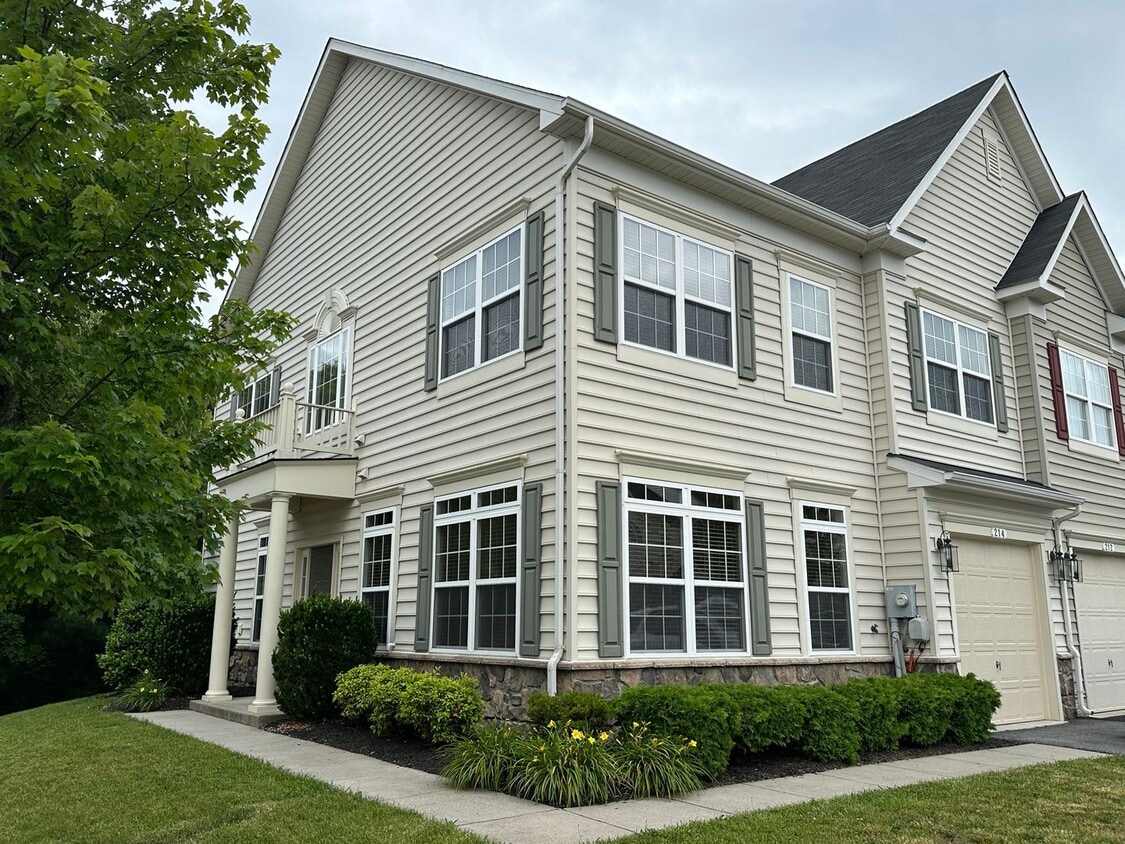 Foto principal - 214 Kintyre Ln