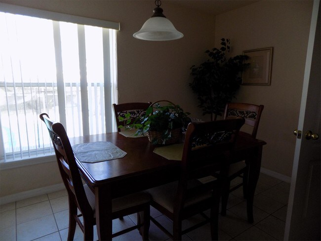 Building Photo - 1445 Silver Cove Dr