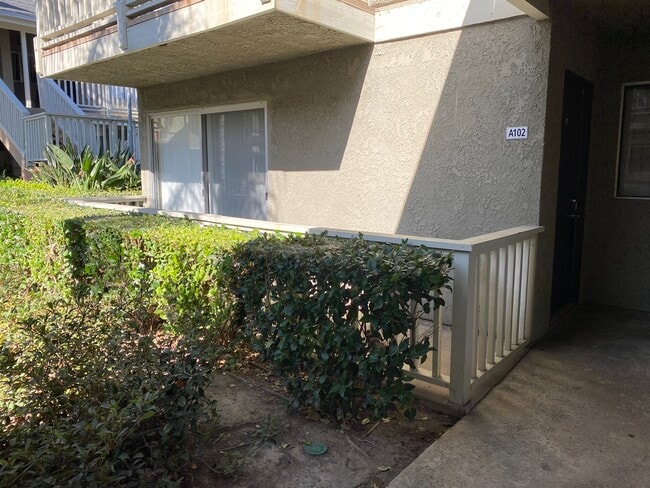 Apartment Entry - 324 Victoria St