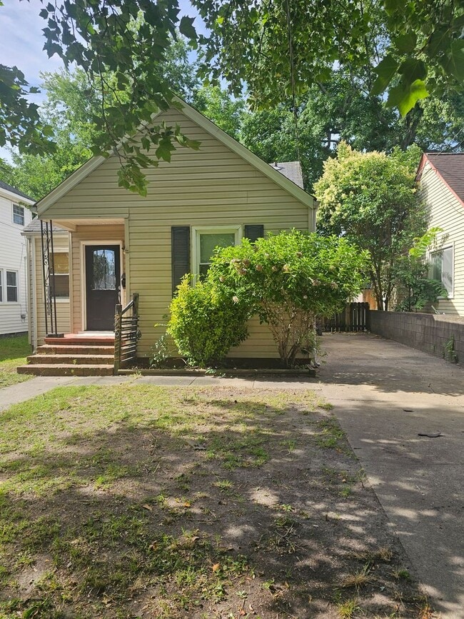 Building Photo - 225 Beechwood Ave