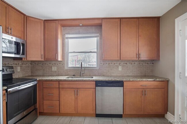 Foto del edificio - 115 W 13 Mile Rd