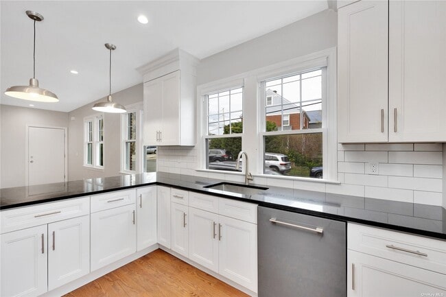 Building Photo - 14 Avenue A