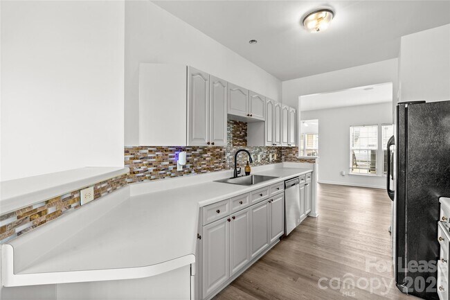 Foto del edificio - 4930 Prosperity Ridge Rd