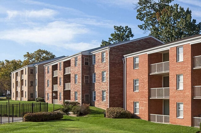 Building Photo - Lerner University Square